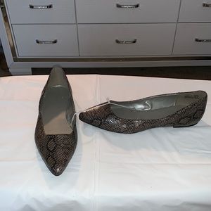 Cute snakeskin flats- New without tags!!!